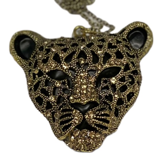 Cheetah head pendant necklace black details with gold rhinestones on gold chain - Picture 3 of 11